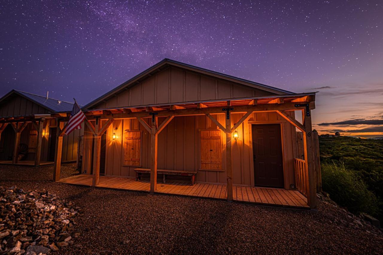 Miners Cabins #1 - Two Double Beds And Private Balcony Тумбстоун Екстериор снимка