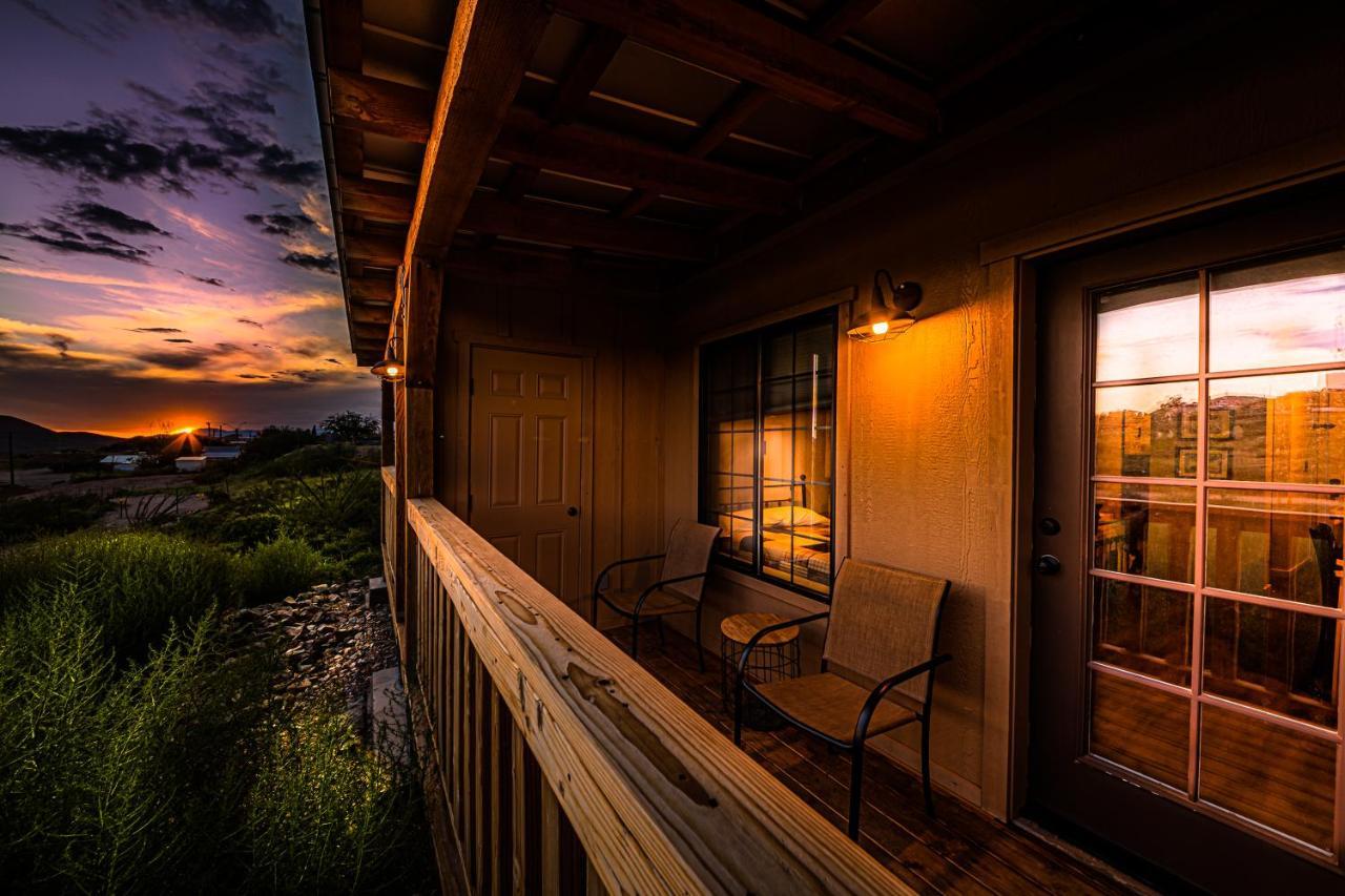 Miners Cabins #1 - Two Double Beds And Private Balcony Тумбстоун Екстериор снимка